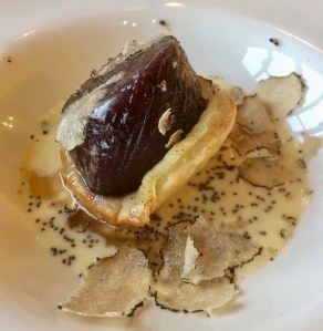 Blackend onion with truffels